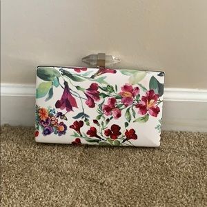 Floral clutch